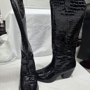 Black Crocodile Pattern Knee-High Boots